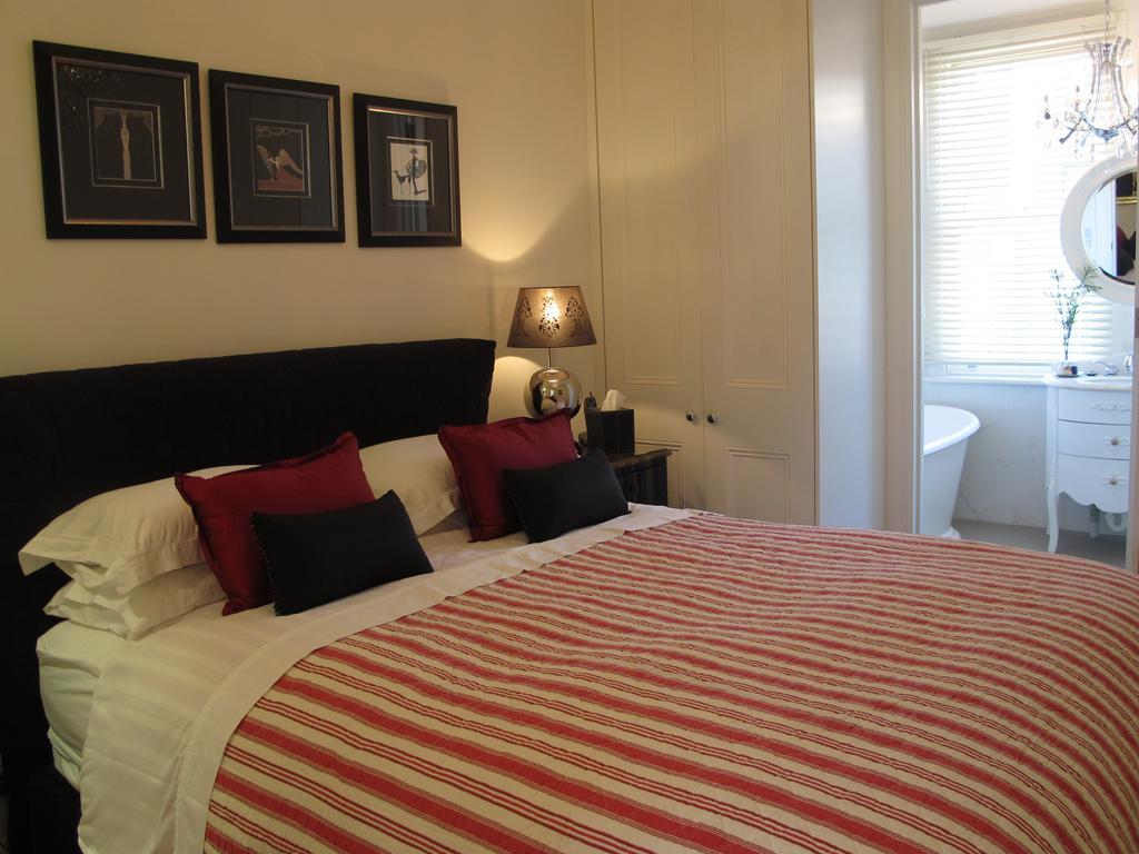 Andre'S Mews Aparthotel Melbourne Bagian luar foto