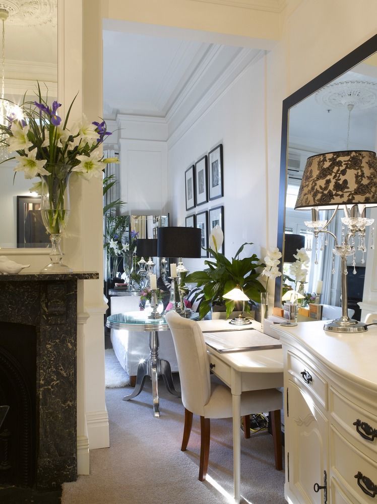 Andre'S Mews Aparthotel Melbourne Bagian luar foto