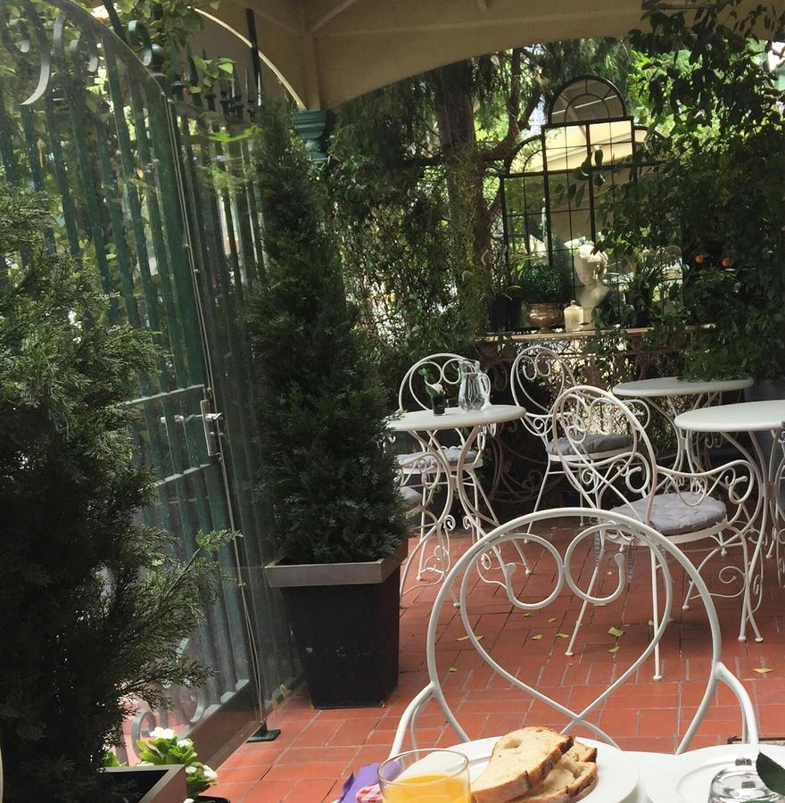 Andre'S Mews Aparthotel Melbourne Bagian luar foto