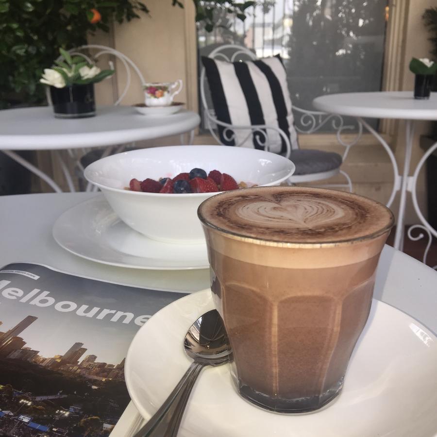 Andre'S Mews Aparthotel Melbourne Bagian luar foto