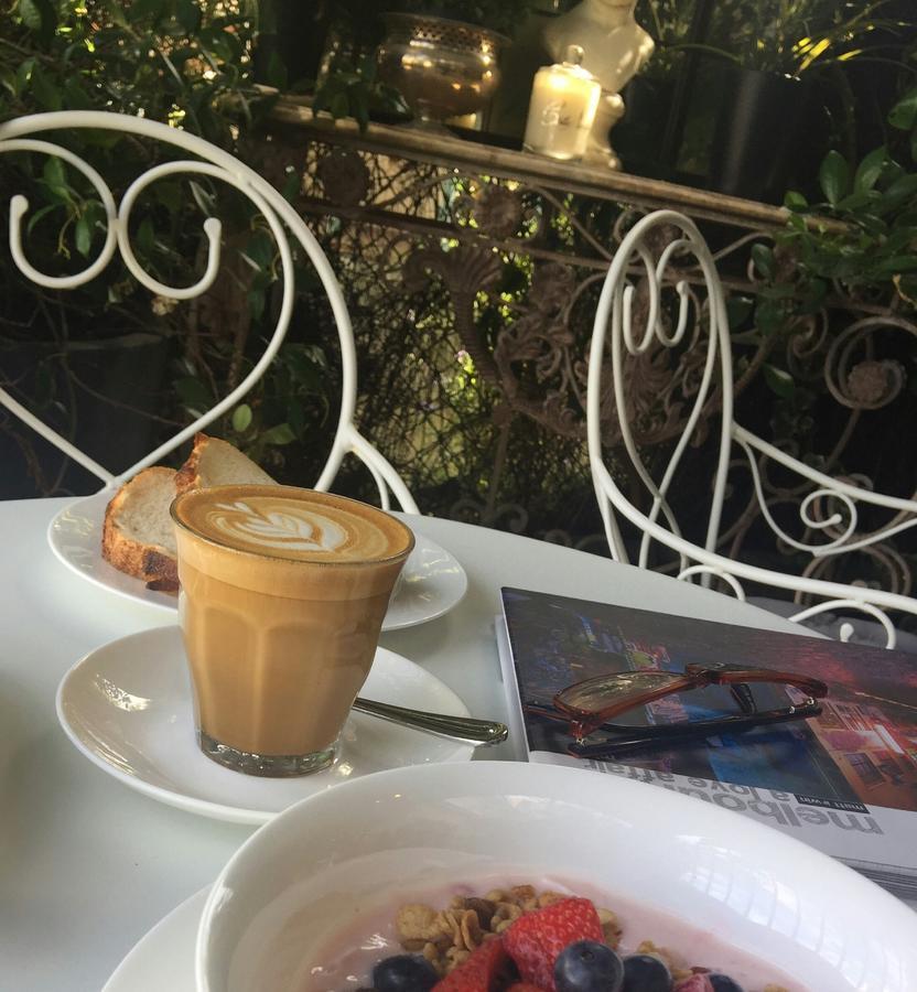 Andre'S Mews Aparthotel Melbourne Bagian luar foto