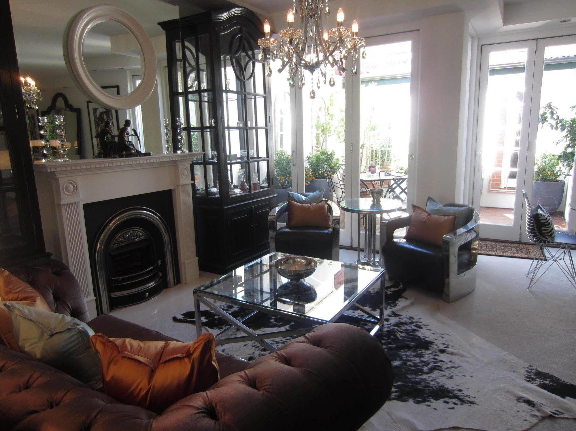 Andre'S Mews Aparthotel Melbourne Bagian luar foto