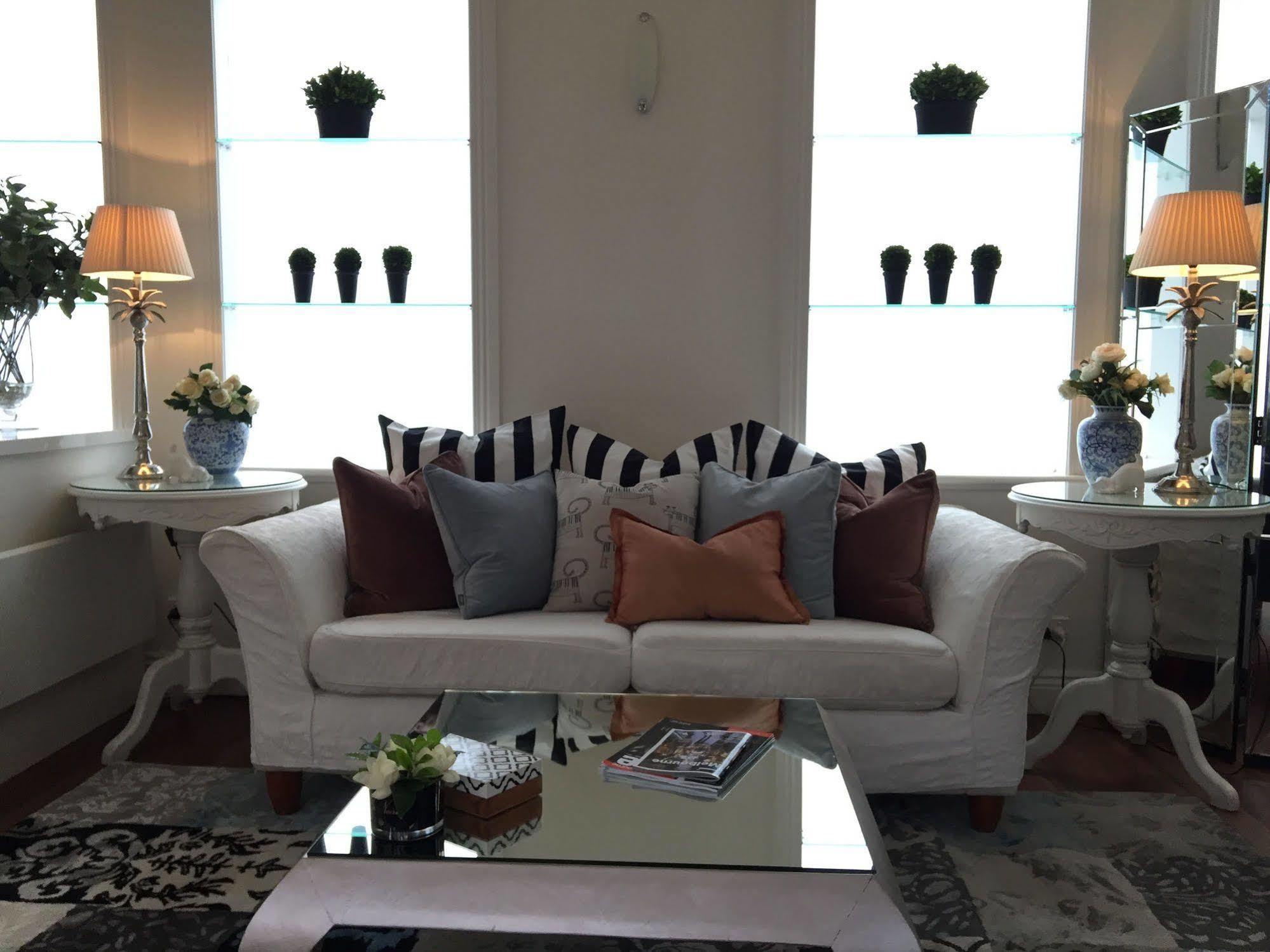 Andre'S Mews Aparthotel Melbourne Bagian luar foto