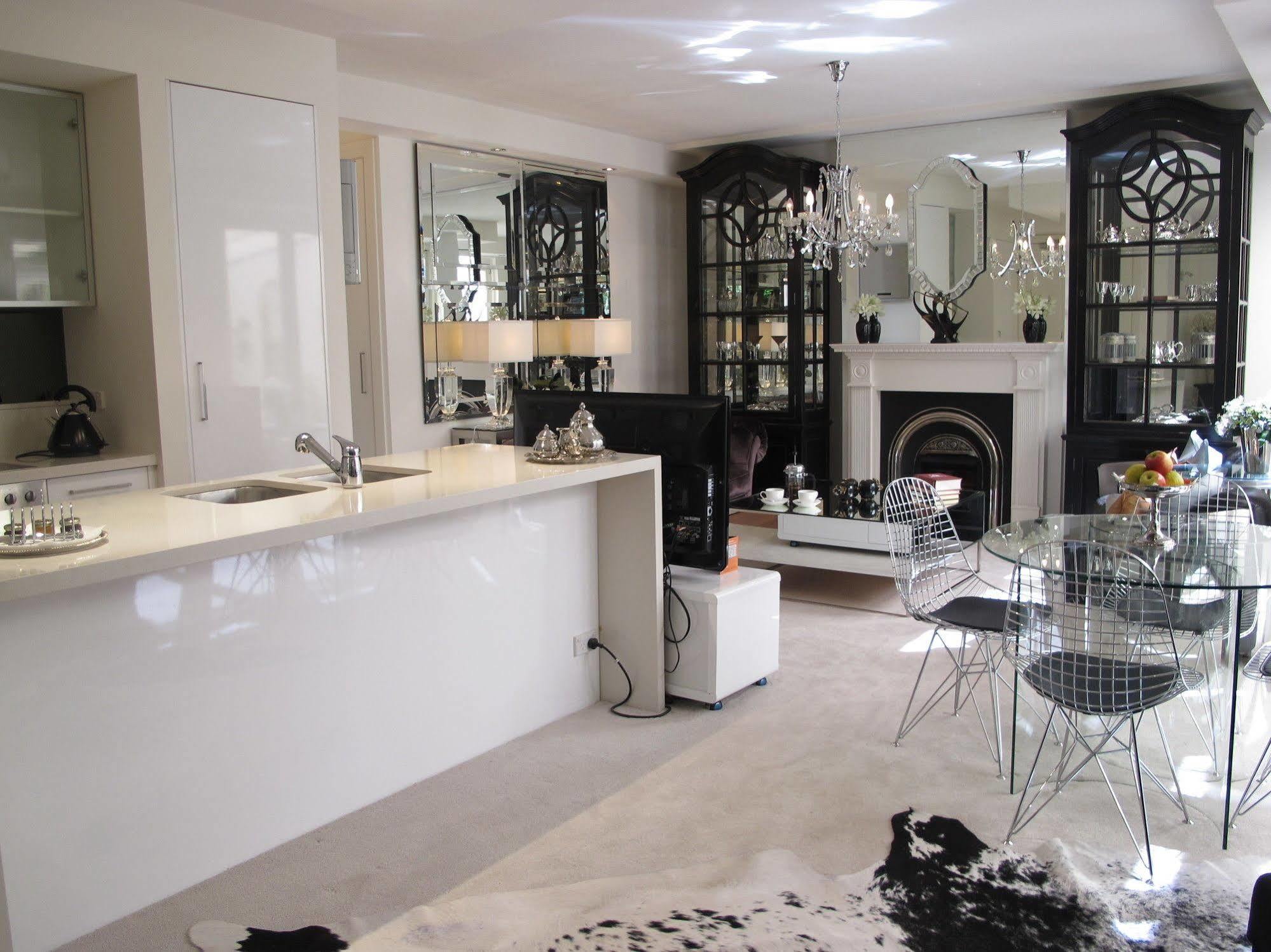 Andre'S Mews Aparthotel Melbourne Bagian luar foto