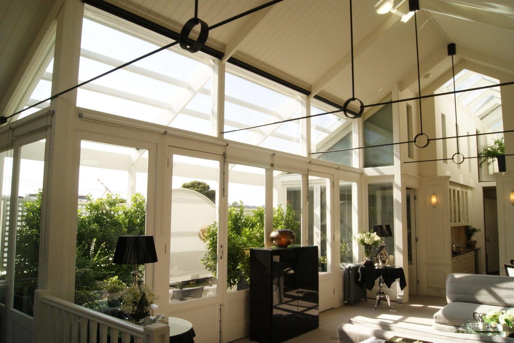 Andre'S Mews Aparthotel Melbourne Bagian luar foto